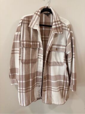 Banana Republic Plaid Utility Shacket in Beige and White